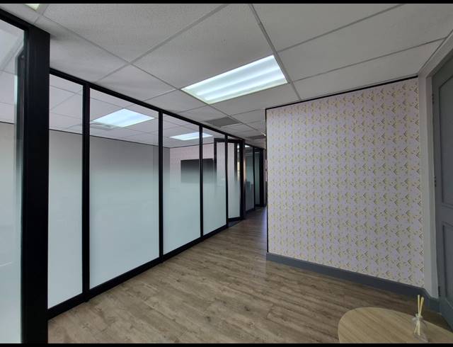 109M² OFFICE TO LET IN DUNKELD WEST